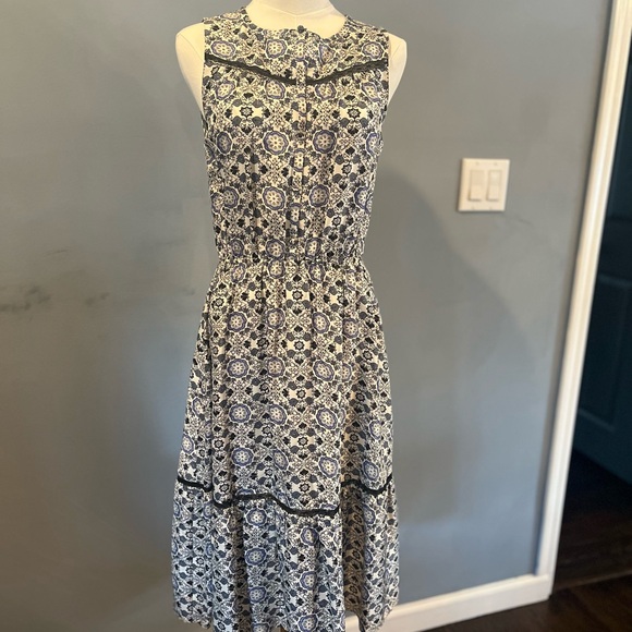 Kirna Zabete Dresses & Skirts - Kirna Zabete Blue and White Patterned Midi Dress